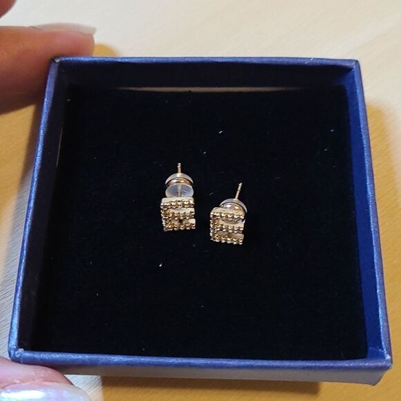 Monooc "E" letter earings. Gold plated. - Picture 2 of 4